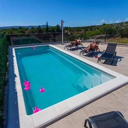 Apartmán With Swimming Pool Milna, Brac - 24929 Milna (Brac)