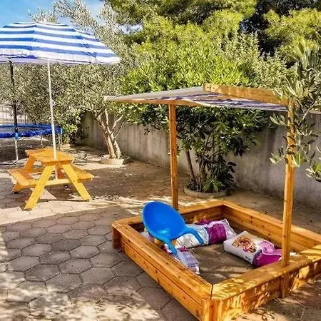 Apartmán With Swimming Pool Milna, Brac - 24929 Milna (Brac)